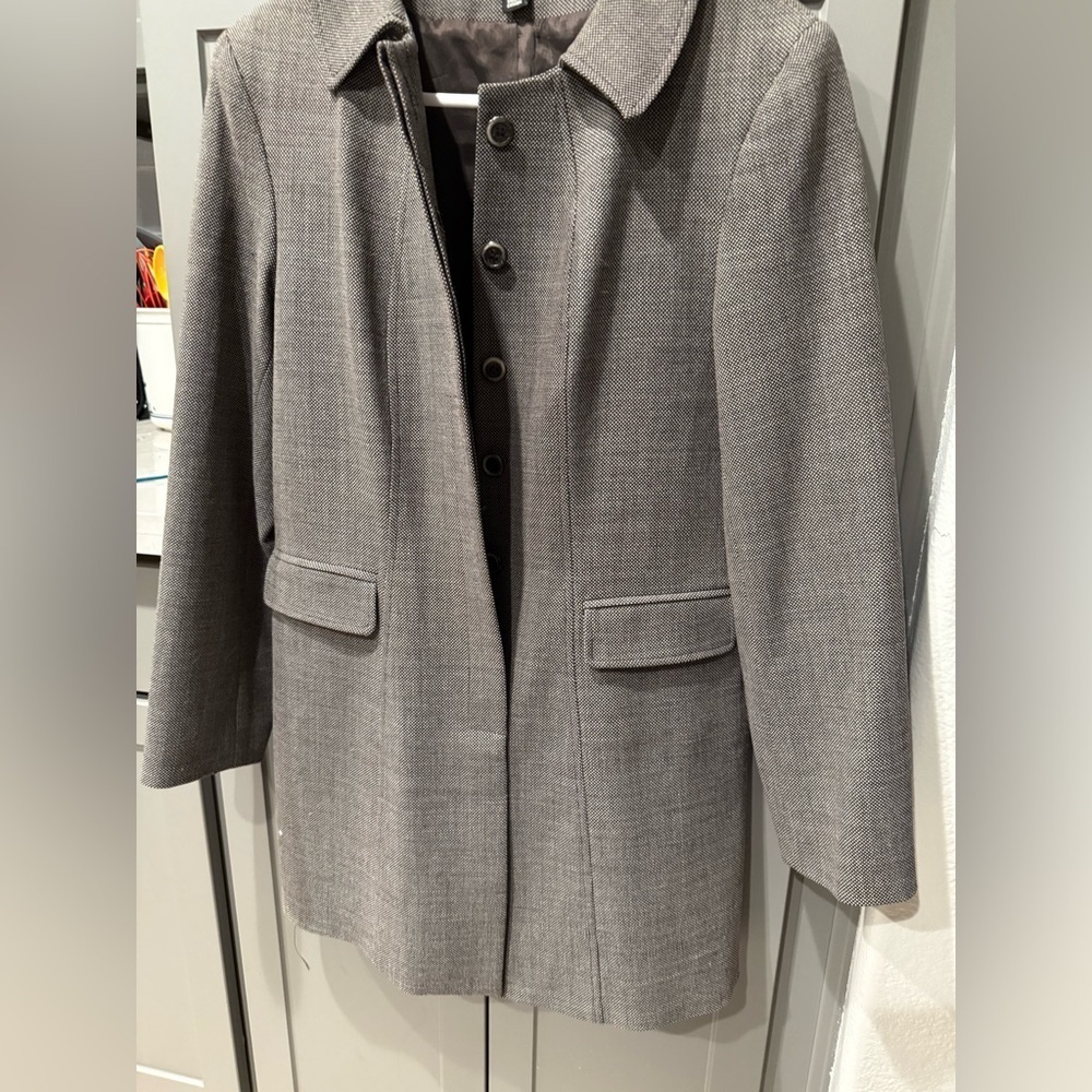 Louben of Canada Button-Up Light Weight 3/4 length Wool Coat - Picture 7 of 13